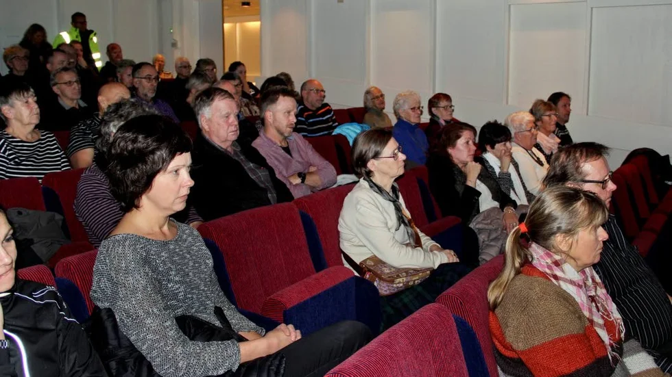 En talrik publik vid Lilla scen kom för att lyssna på vad man kan göra för romernas situation i Piteå och i Rumänien.