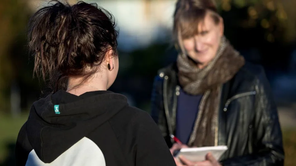 Helena har stört sig mycket på polisens frågor om vilka kläder hon hade på sig när hon blev antastad.
