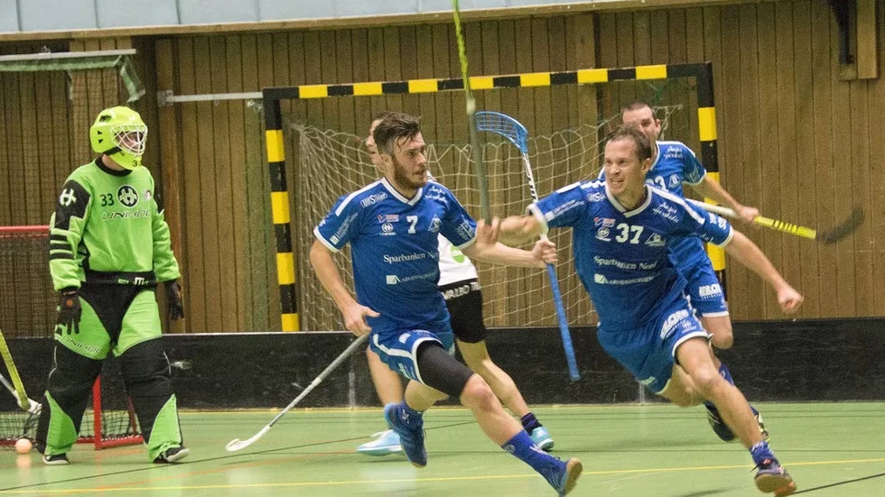 Måljubel! Jens Nilsson blev K 4:s matchhjälte när han 39 sekunder innan slutsignalen satte 7–6 mot Alfta.