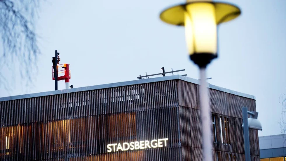 Felsökning pågår för att få bukt med den blinkande fasadbelysningen.