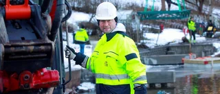 Nu byggs nya bron vid Åbackarna