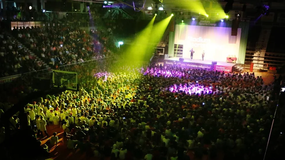 Läcker show. Det bjöds publiken på under gårdagens invigning i Starium Arena.