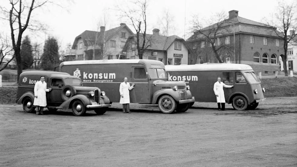 Varubussar på gång. Fört i tiden hade Coop Finspång, även varubussar som rullade runt i bygderna.