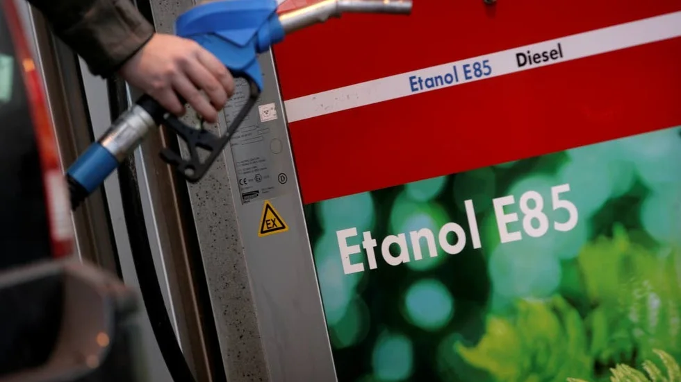 DRIVMEDEL. Etanol är ett miljövänligare alternativ till fossila bränslen. Men på lång sikt är inte heller det hållbart.
