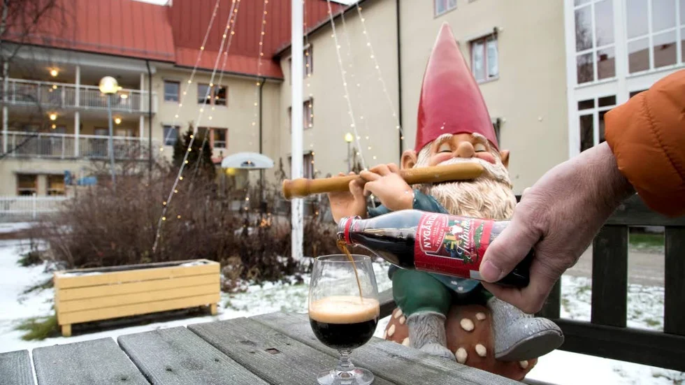 En liten petflaska julmust, javisst. Men vill den gamle ha lite till, ja då hamnar det i slutändan på skattsedeln.
