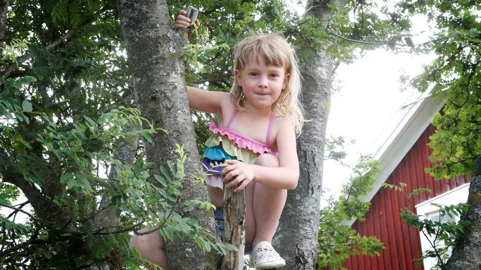 Liv Gabrielsson, 6 år, tycker att det roligaste har varit att klappa katten och att klättra i träd.