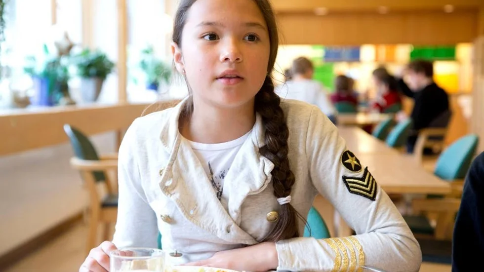 "Jag brukar ta det jag vet att jag kommer att orka äta upp, det är miljövänligare. Vi har fått lära oss att inte slänga så mycket mat. Det är många andra länder som är fattiga och inte har så mycket mat som vi har och så slänger vi så mycket", säger Sunny Björkén.