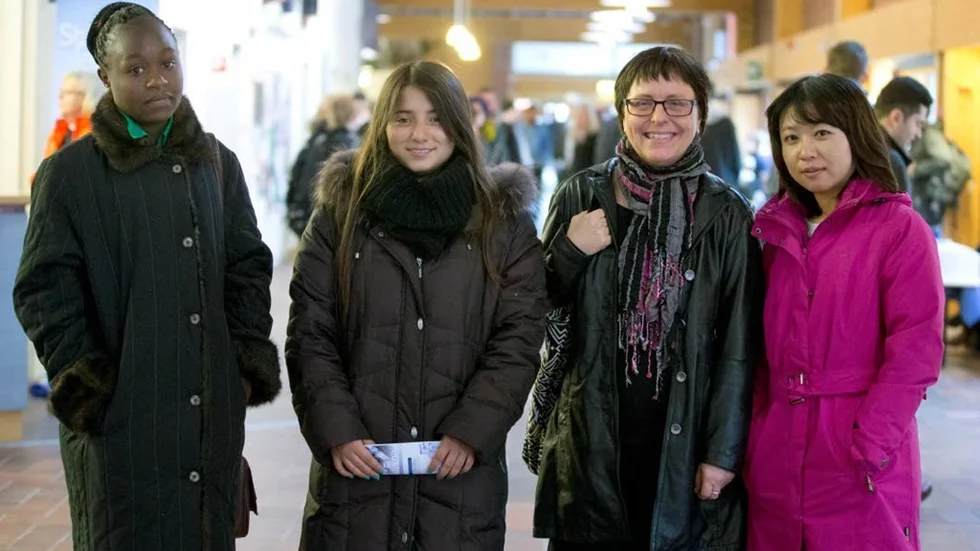 Studie- och yrkesvägledaren Elisabeth Danielsson (tvåa från höger) besökte Öppet hus tillsammans med volontärerna Mary Wacuka, Nicolle Arango och Jou-Yin Kou.