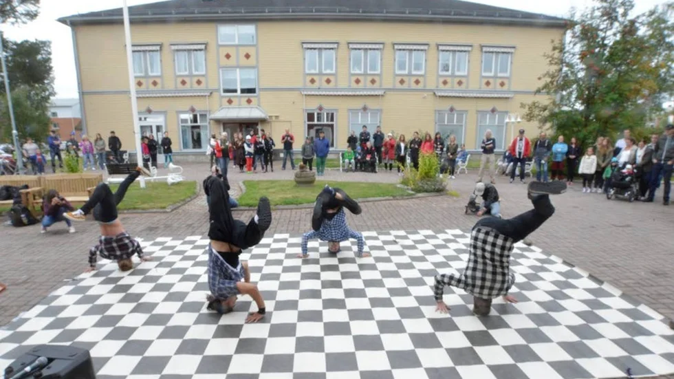 Dansgruppen Exiled med Jouni Vesa, Jacob Börlin, David Schinkler och Mark Lainio visar att det omöjliga är möjligt.