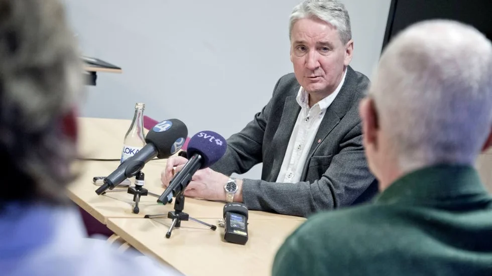 Kent Ögren förklarade vid pressträffen att han drar sig tillbaka från de tunga uppdragen inom landstingspolitiken.