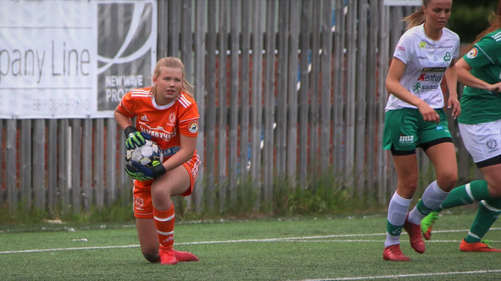 Piteå IF:s 16-åriga Wilma Holmgren (från Älvsbyn) är uttagen till ett regionalt fotbollsläger på Bosön.