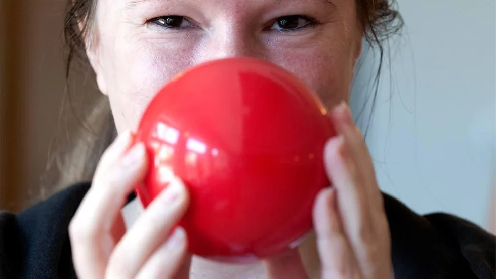 Ann-Louise Persson Hall arbetar som clown inom demensvården.