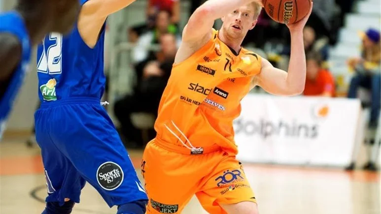 Svagt motstånd, då passade Paul Burke på att ge bänken speltid. Niklas Rydgren lirade exempelvis 20 minuter och satte åtta poäng.