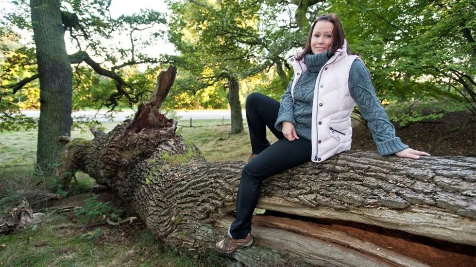 Sofia Jardviken, bosatt i Svärtinge, debuterar med barnboksäventyret ”Hugo och ekorrarnas vårbal” där pojken Hugo ska rädda skogen från den elake Näckens förtrollning. 
Foto: Robert Svensson
