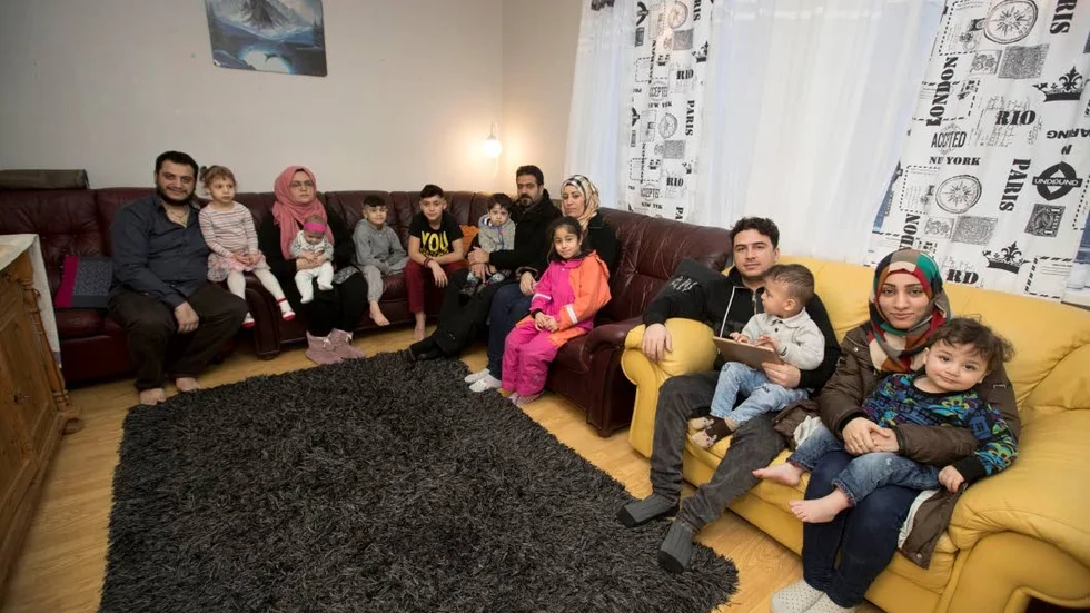 Familjerna i Koler och Långträsk gör så gott de kan för att hålla modet uppe. Men de längtar alla efter att få sätta igång med livet.