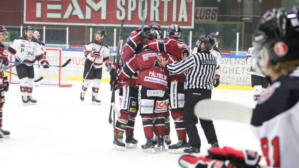 Bodejubel i laget som  toppar Allettan. Har plockat poäng i samtliga nio matcher under seriens första halva. Piteå är favorit i hemmaderbyt på måndag.