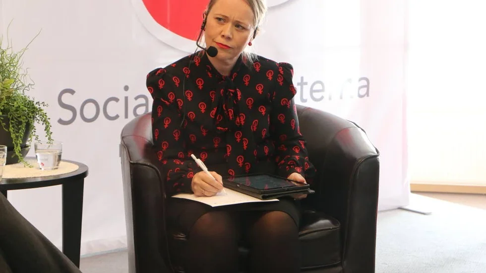 Hannah Bergstedt ställde en rad rannsakande frågor kring varför S förlorade makten i den regionala sjukvårdspolitiken.