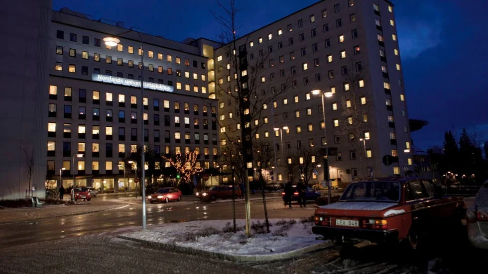 Patienter som tog komfortbussen från Norrlands universitetssjukhus fastnade i köerna i Jävre-området. (Arkivbild)