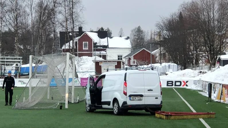 LF-manegen är krattad inför lördagens semifinal i Svenska Cupen mellan Piteå- Kristianstad.