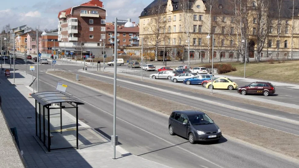 Nu stängs kyrkparkeringen för ombyggnad, ommålning och omskyltning. När den öppnar ska bilarna köra åt andra hållet. (Arkivbild)