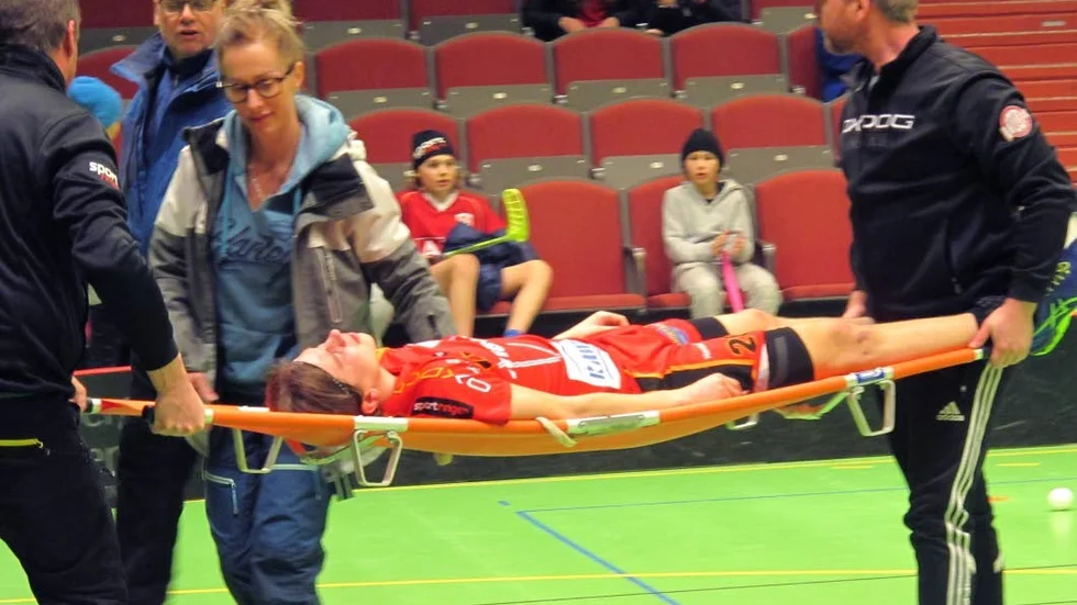 William Mårtensson skadades efter en kollision med Öjebyns Rasmus Sandlund. Olyckhändelsen slutade med ambulanstransport till Piteå Älvsdals Sjukhus med befarad hjärnskakning.