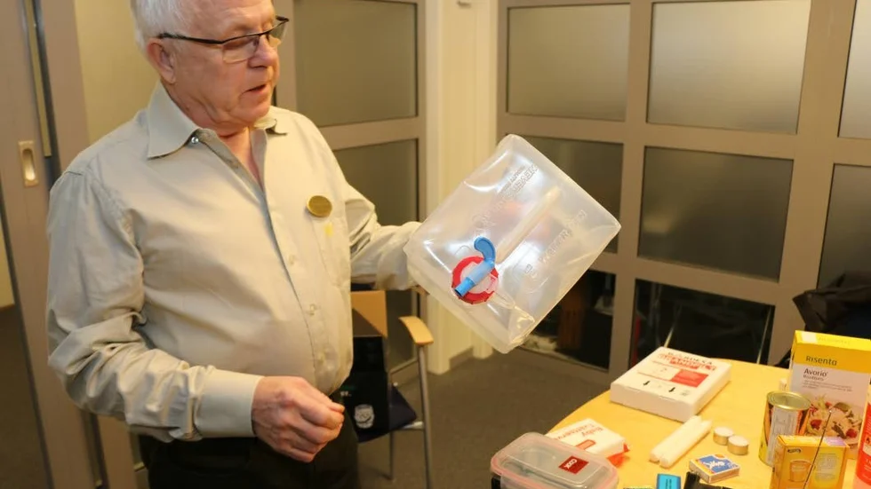 VATTEN. Ett måste i krislådan, en vattendunk som rymmer tio liter.l