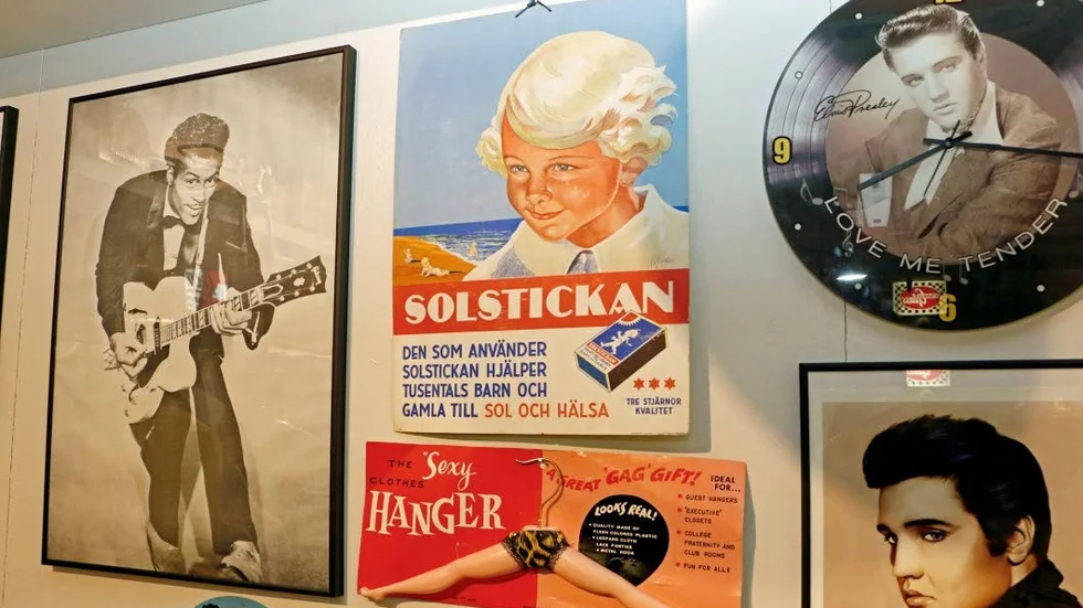PRESLEY. Rocklenden Elvis Presley har en given plats i den gamla butiken - liksom affischen med solstickan.