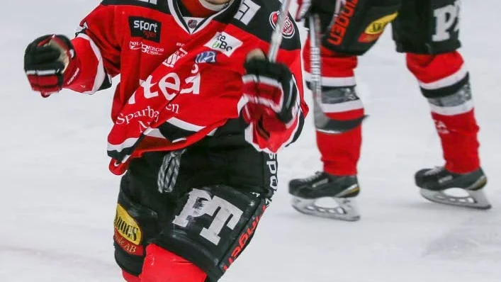 MÅL. Piteå Hockey och Petter Mäkitalo har fått jubla mycket hittills under säsongen. Nu väntar Kalix i seriefinalen.