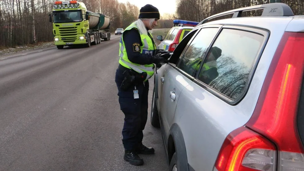 Gomorr'on. Emma Svensson hade ett glatt och positivt tilltal under trafikkontrollen. Extra glad blev hon när alla visade sig vara nyktra.