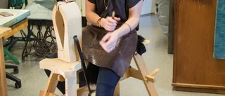 Karolina får sitt mästarbrev