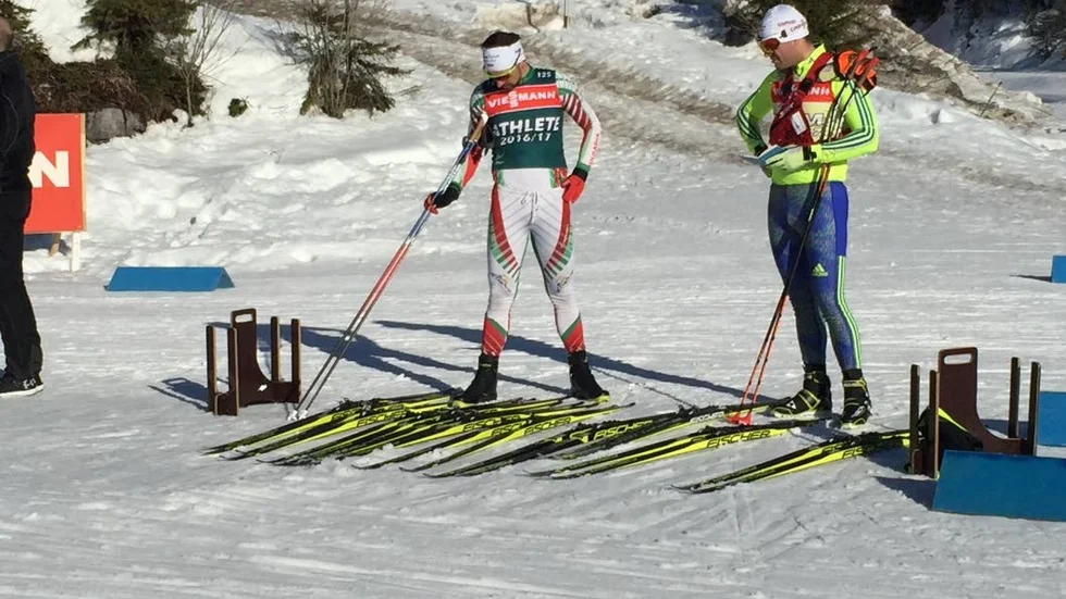 HELA DAGEN. Vallarteamet är igångi stort sett hela dagen med mängder av skidor som testas med olika sortersvalla, pulver och annat.