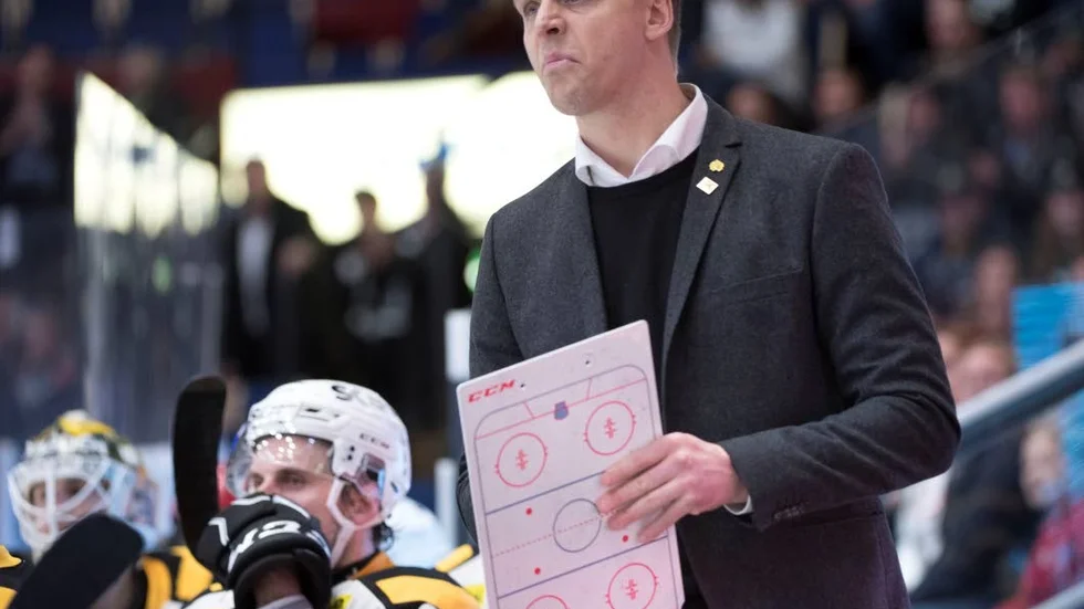 TAPPAT. Bert Robertsson och hans Skellefteå har tappat 3-0 till 3-2 i matcher.