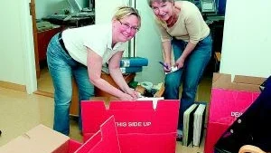 Utvecklingschef Annette Carlsson och ekonom Gunilla Gennebäck är nöjda med  att utvecklingsenheten på NiF fått nya lokaler i huvudbyggnaden.
Foto: Titti Olovsson (0122-131 75)
titti.olovsson@folkbladet.se