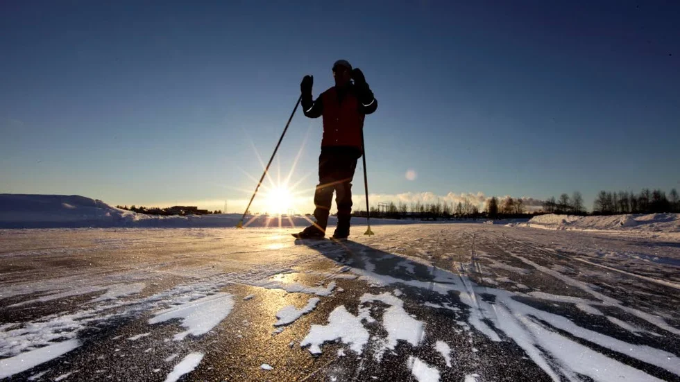 SPORTIG. Dags för årets sportigaste lov, varför inte knyta på sig skridskor och ta ett varv på isbanan? UNG tipsar om veckans olika aktiviteter. (Arkivbild)