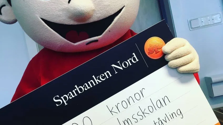 Pelle Tott delade ut priset som bestod av 2000 kronor. Pengar klassen gemensamt ska bestämma vad man ska göra med.