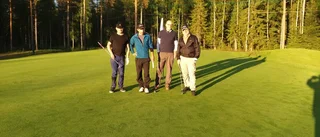 Strålande sol på midnattsgolfen
