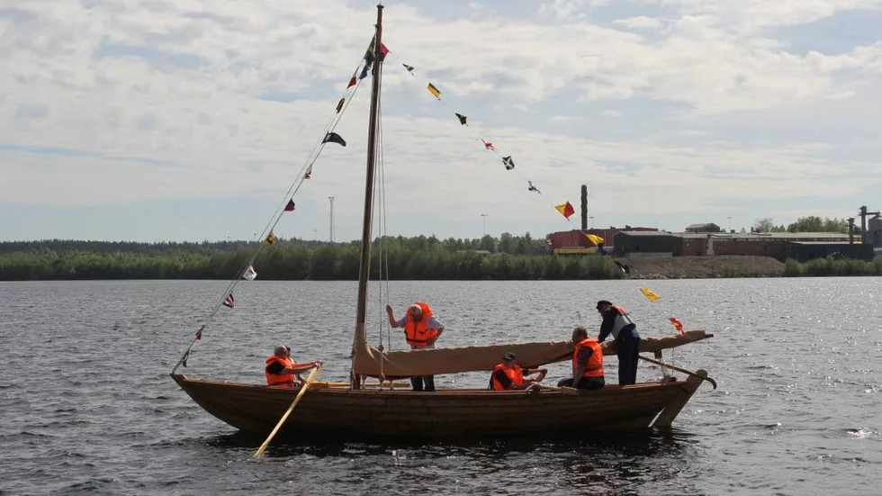 SJÖSATT. 15 juni sjösattes fälbåten som tagit fyra år att bygga.