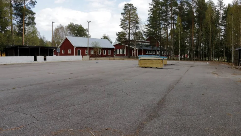 Isklart. Det är nu klart att det blir en hockeyplan till vintern vid Böle skola. Den blir dock något mindre än vanligt eftersom en förskolemodul ska placeras på en del av planen.