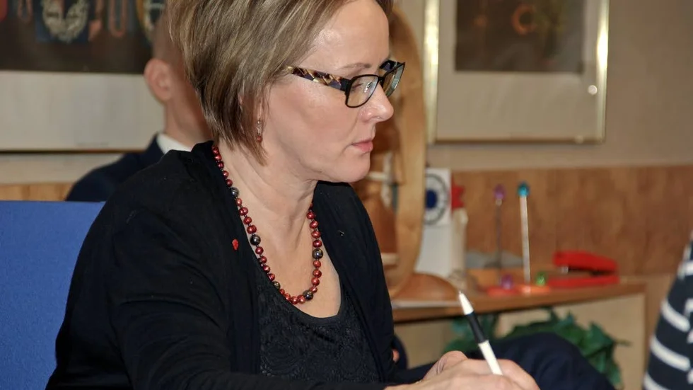 Ordförande. Maria Stenberg (S) tillbakavisar kritiken och säger att man uppfyller kommunallagen när det gäller ekonomi i balans. (Arkivbild)