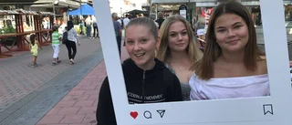 Uppkäftig entré i fredagsvimlet