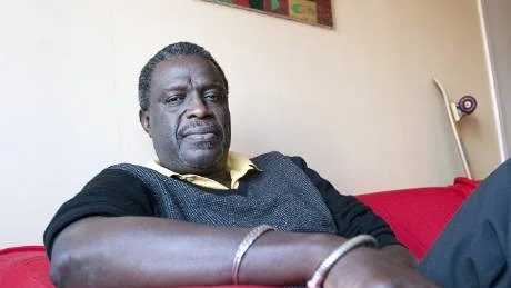 Skådespelaren, dansaren och konstnären Lamine Dieng kunde låta konsten och musiken spira när han kom till Sverige. "I Senegal betraktades kulturarbetare som flummighet", säger han.
Foto: Maja Suslin/Scanpix