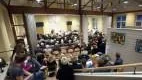 Frälsningsarméns nyrenoverade gudstjänstlokal var fullsatt vid invigningen i lördags. Lokalen ska nu även användas som fritidsgård i veckorna och gudstjänstlokal på helgerna.Foto: Janne Forsby