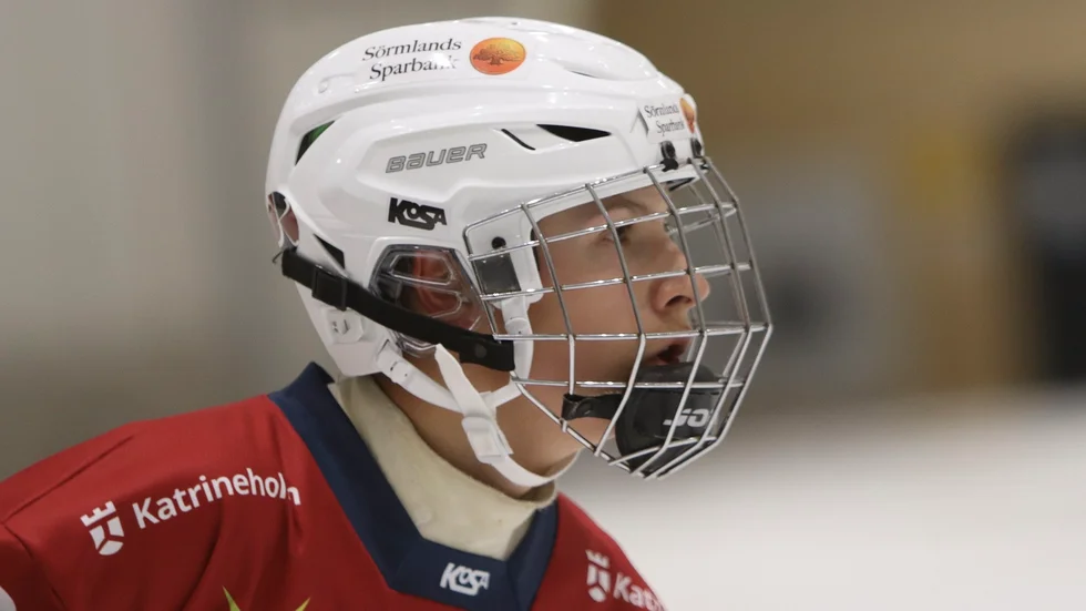 Jonathan Hyttinen blev lite av matchvinnare, tillsammans med målvakten Jere Korhonen, när KVBS tog helgens andra seger efter 3-2 mot Falun.