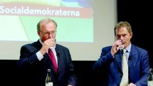 Europas stygga pojkar: Göran Persson och Tony Blair. Men det är de som får kyssa de vackraste flickorna, sägs det.
FOTO: SCANPIX