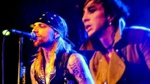 Backyard Babies avslutade tatueringsmässans första dag på bästa sätt. Bakgårdsgrabbarna visade på nytt att de tillhör landets toppskikt när det gäller livemusik.
FOTO: OLA AXMAN