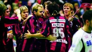 I fredags storstryk borta mot Skellefteå  två dagar senare klar seger mot Dalen. Det är tvära kast för Finspångs elitinnebandyspelare. 
ARKIVFOTO: ROBERT SVENSSON