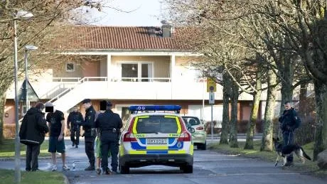 Ungefär en timme efter inbrottet kunde två misstänkta gärningsmän gripas bara något kvarter ifrån brottsplatsen. Efter inbrottet hade de gömt sig i en närliggande bostad. Foto: Robert Svensson
