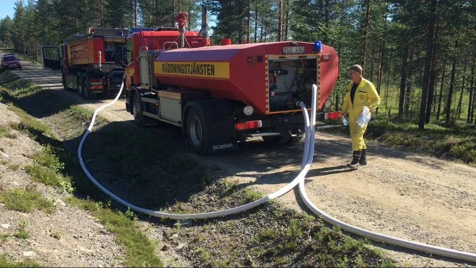 Vid 15-tiden på måndagseftermiddagen bedömde räddningstjänsten att branden var under kontroll.
