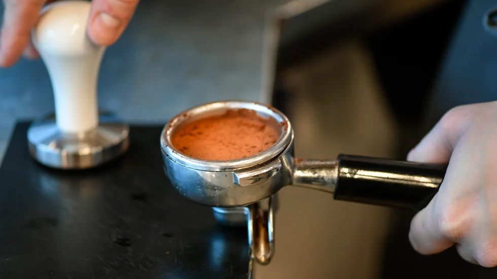 Kaffe eller rättare sagt kaffesump kan få nya användningsområden. Arkivbild.