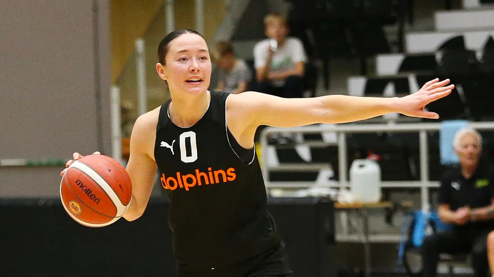 Rakel Gyberg siktar på comeback i ligan när den startar om efter EM-kvaluppehållet. "Jag håller tummarna och läkningen har gått enligt planen", säger Dolphins-forwarden.